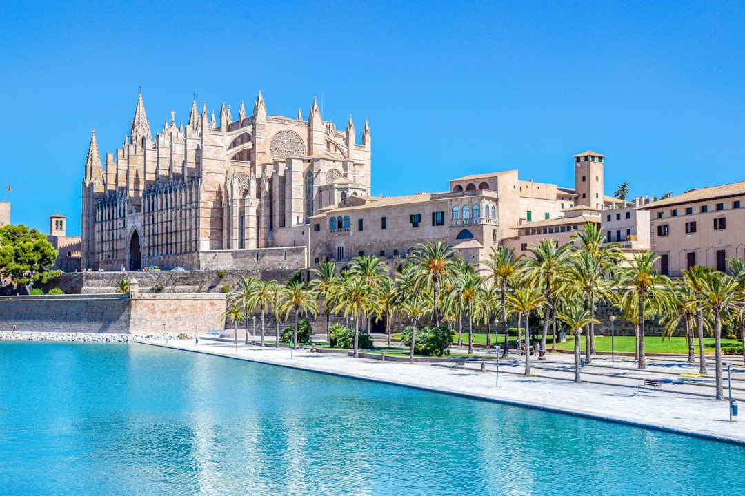 The cathedral in Palma de Mallorca, destination for a two-island Spanish course