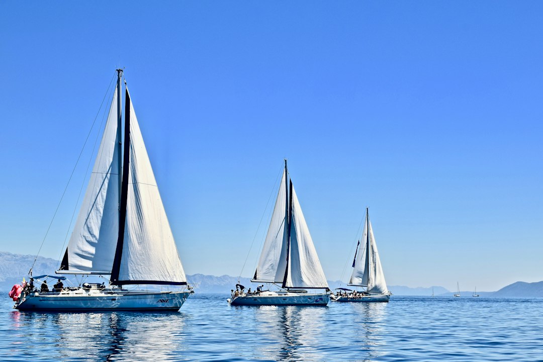 Illustrative photo of sailing on the water; Spanish and sailing summer experience